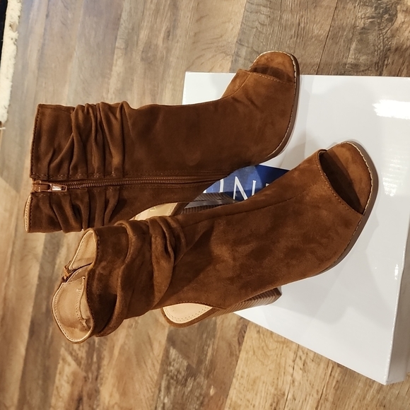 VENUS Brown Ankle Boots - Picture 1 of 4